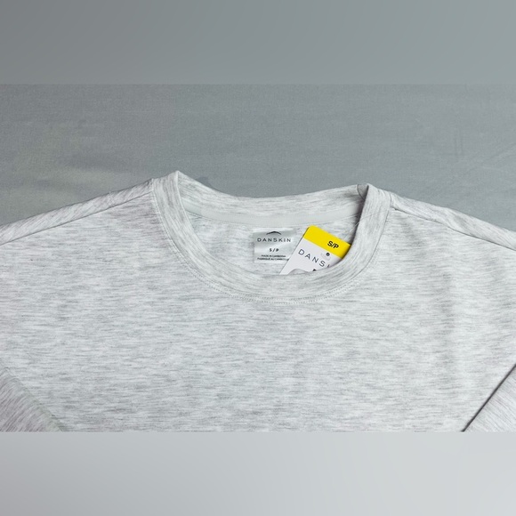 Danskin Women's Crewneck Smooth Sweatshirt NWT - Picture 5 of 5